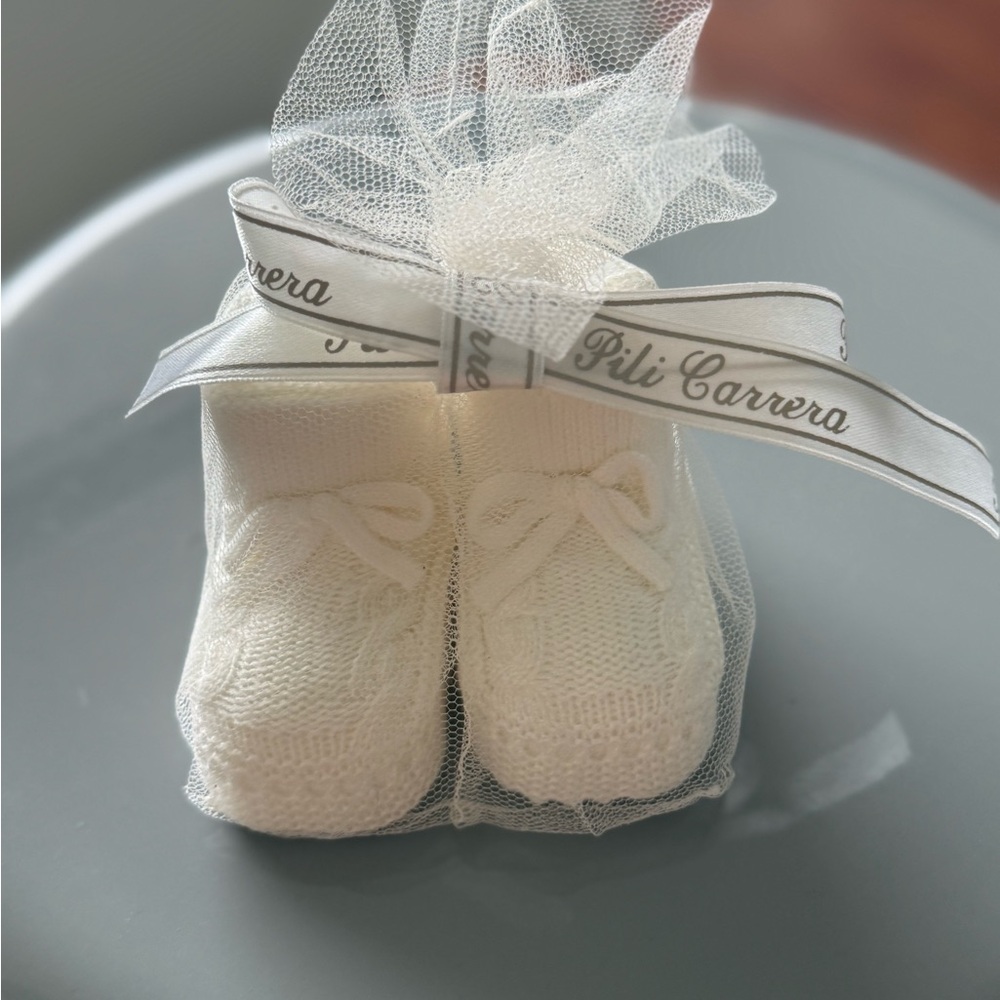 Pili Carrera Cream Baby Booties with Ribbon